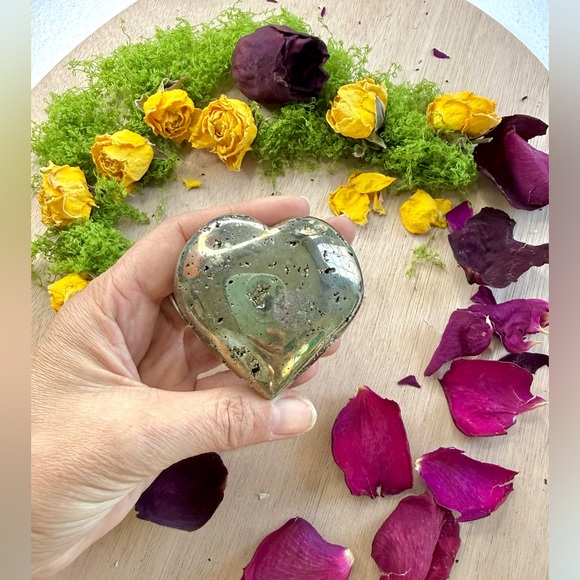 Pyrite Heart | Abundance • Protection • Confidence - Picture 4 of 6